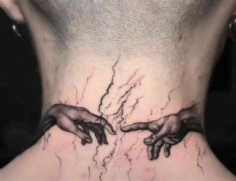 tatuaje manos tocandose|199 Tatuajes en las manos: Últimos diseños con su significado